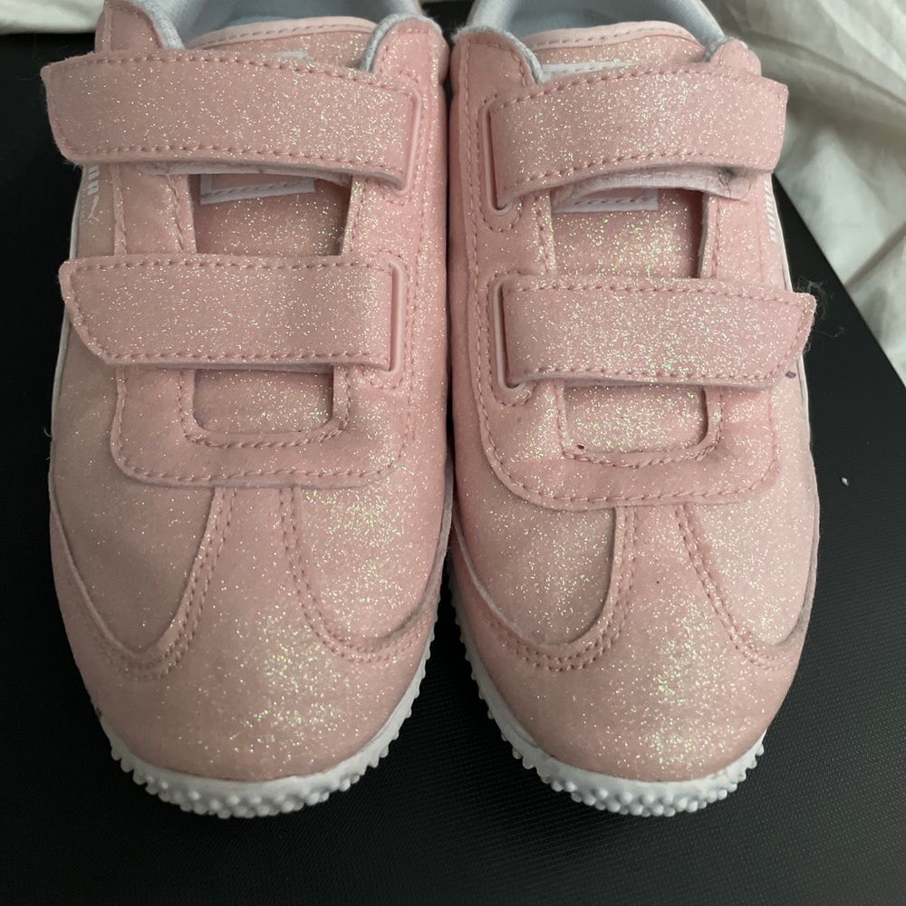 Pink girl pumas